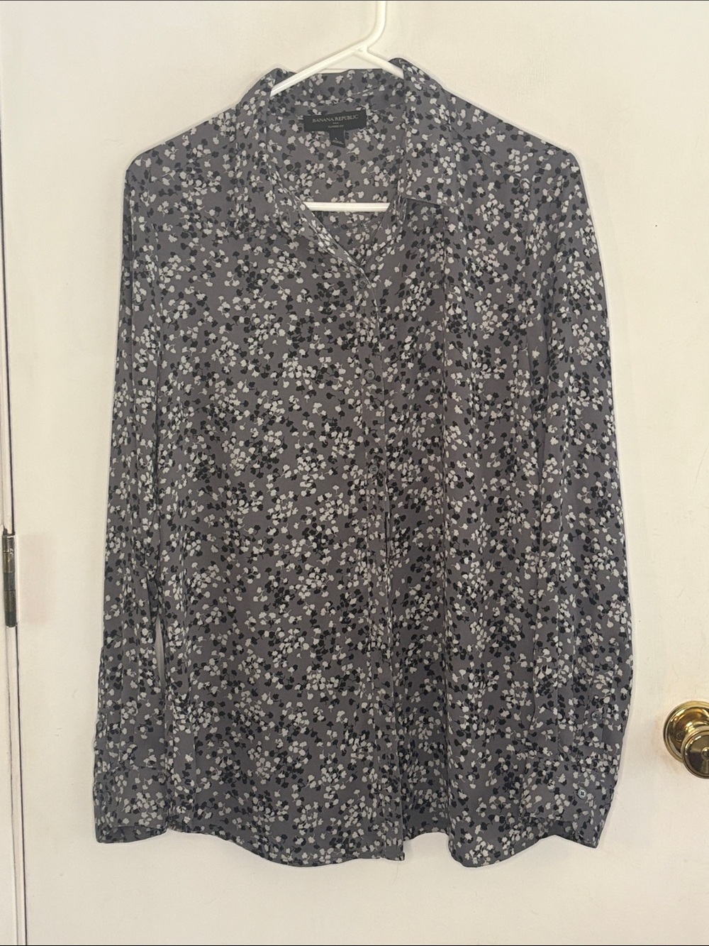 Banana Republic grey long sleeve blouse black floral print Size Large